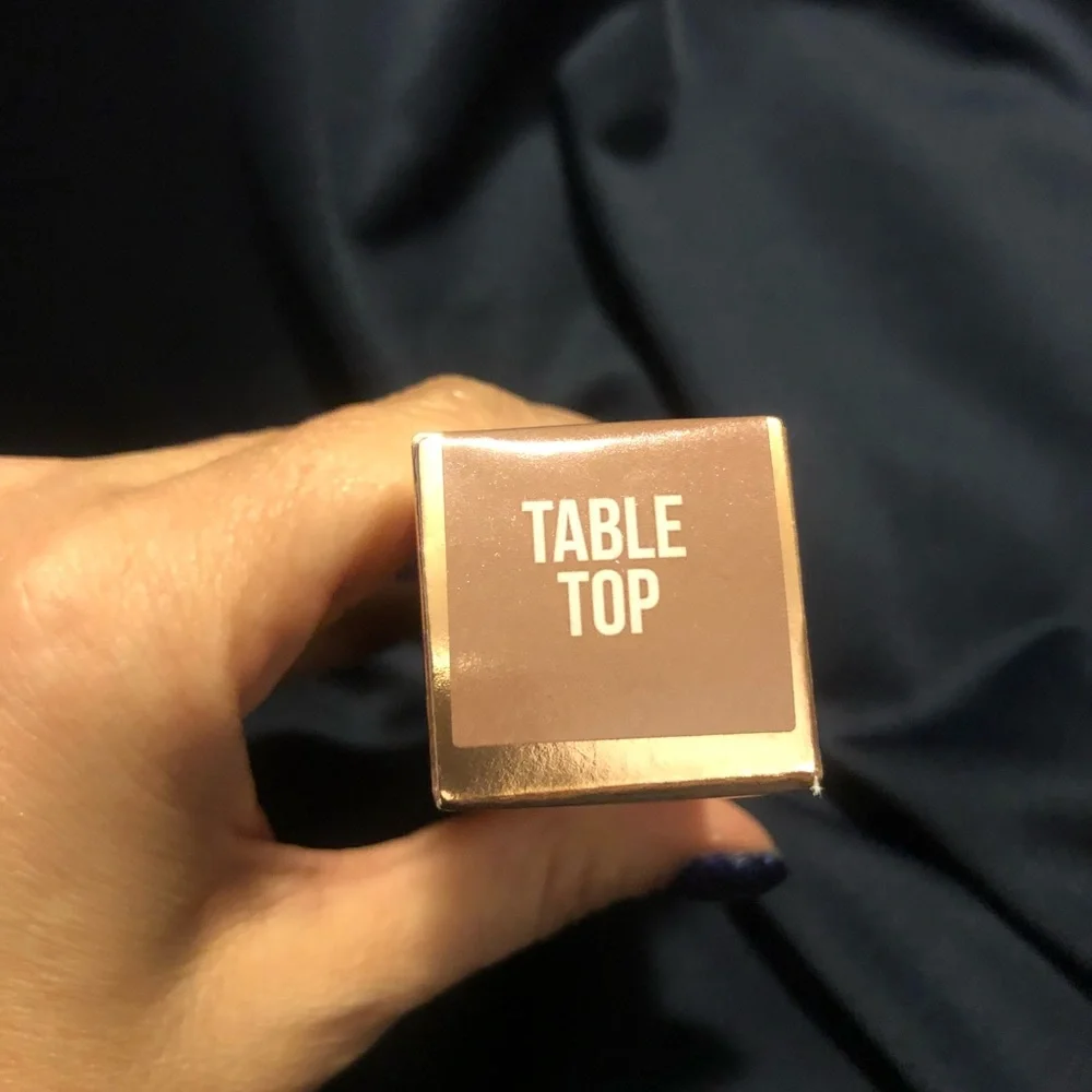 NIB The Gloss in Table Top